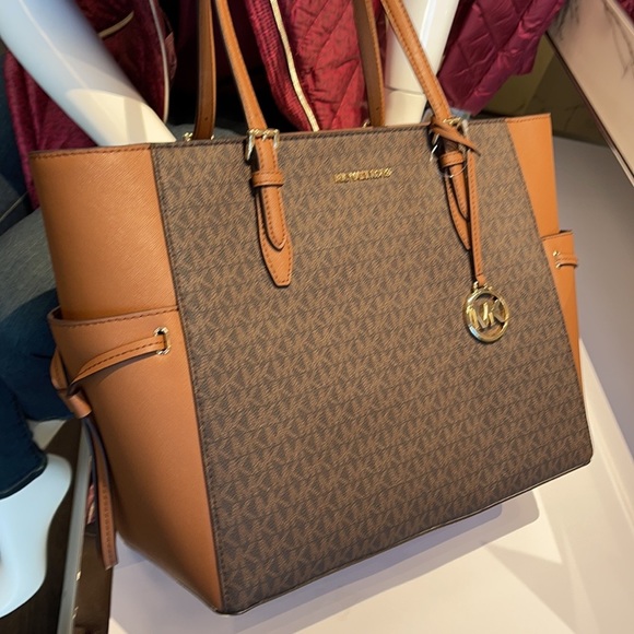 Michael Kors Gilly Travel Large Drawstring Tote - Picture 2 of 16